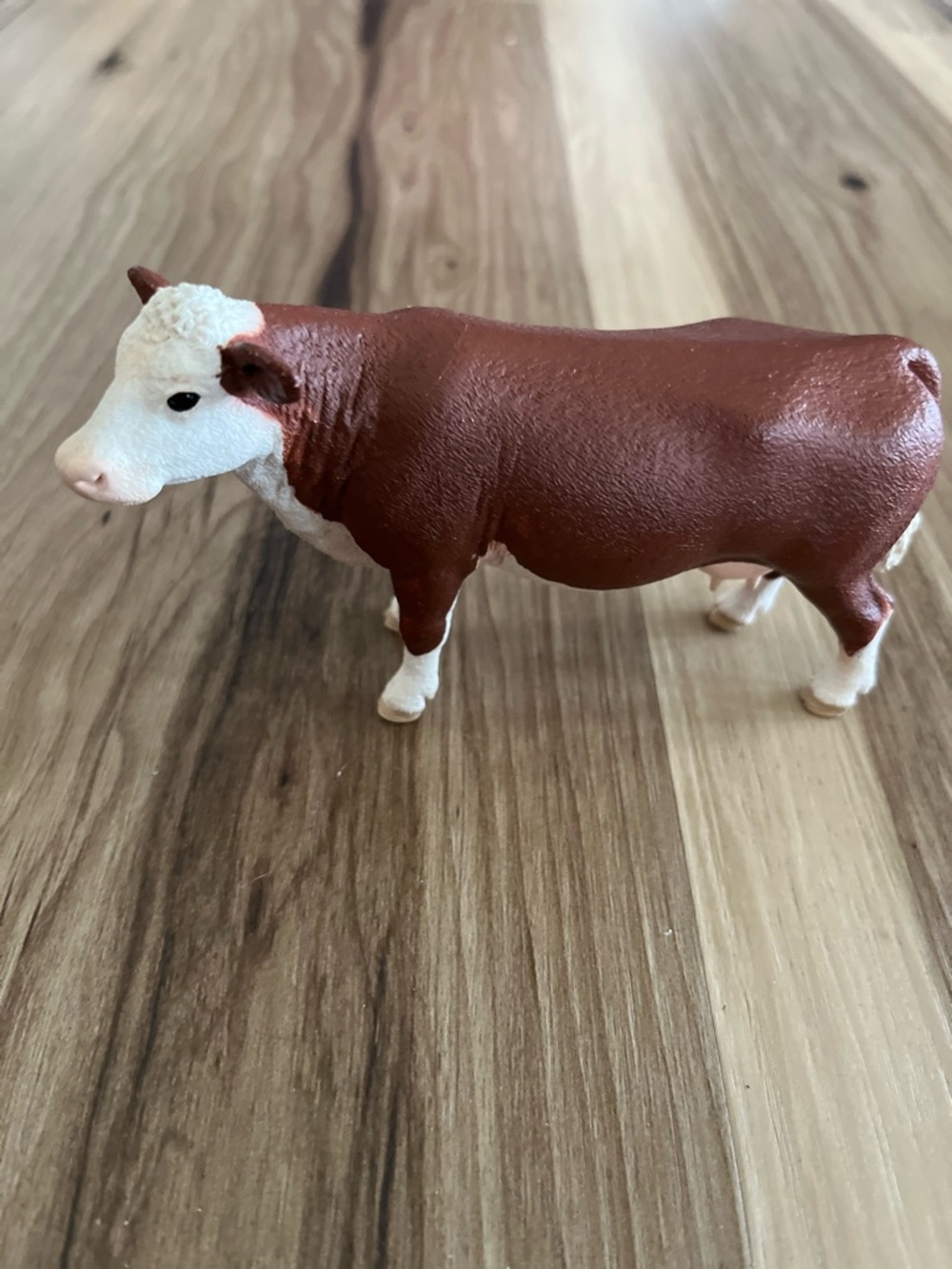 2017 Schleich Retired Brown & White Hereford Cow Farm Figurine 5" Long #73527